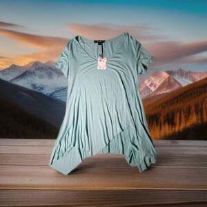 LDLA Blouse color mint Women's Size M nwt.